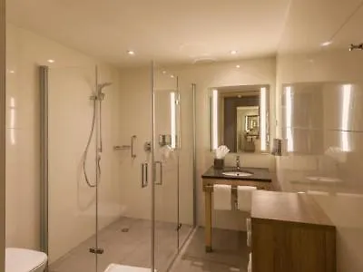Отель Hampton By Hilton Frankfurt Airport Франкфурт-на-Майне