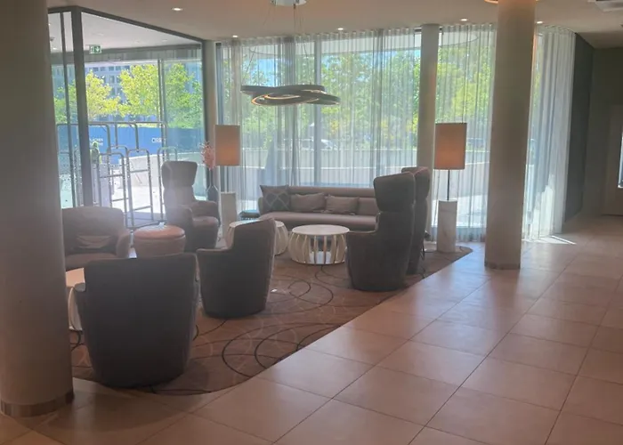 Hotel Hampton By Hilton Frankfurt Airport 3*