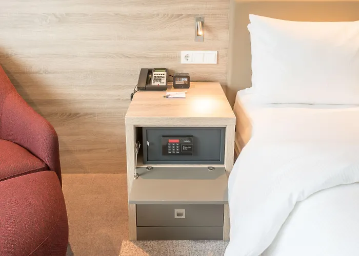 Hampton By Hilton Frankfurt Airport Отель 3*