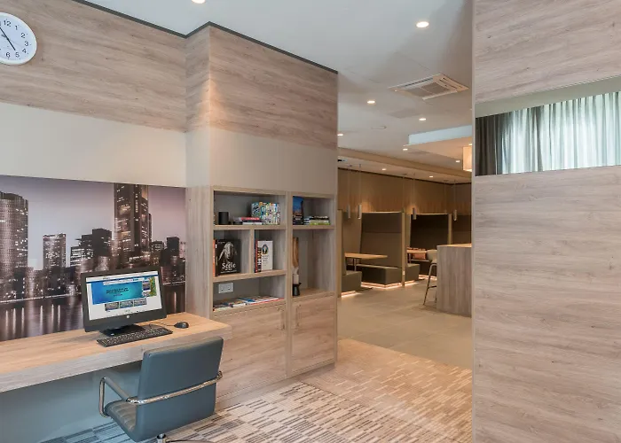 Hampton By Hilton Frankfurt Airport Отель
