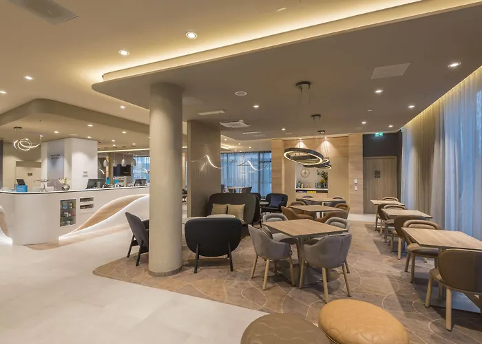 Отель Hampton By Hilton Frankfurt Airport