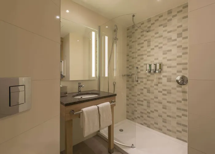 Hotel Hampton By Hilton Frankfurt Airport 3*