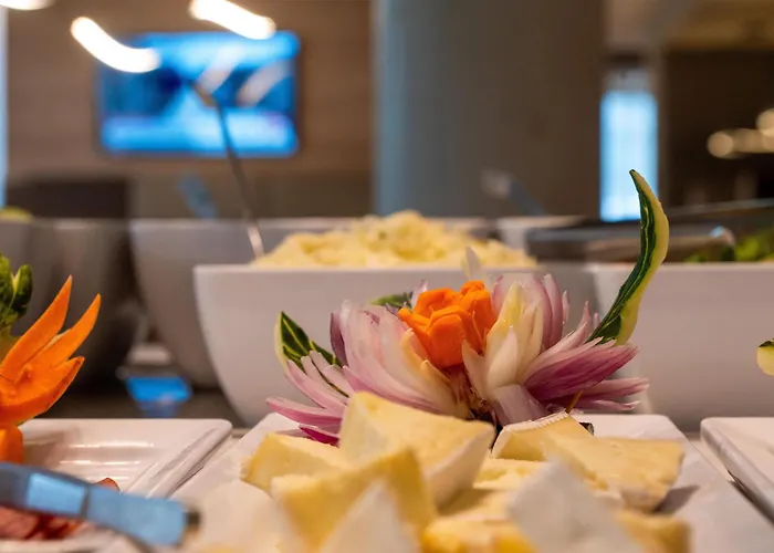 Отель Hampton By Hilton Frankfurt Airport