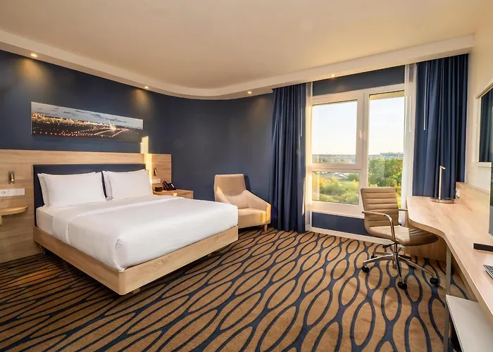 Отель Hampton By Hilton Frankfurt Airport 3*