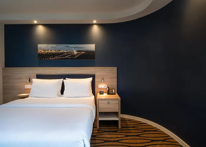 Hampton By Hilton Frankfurt Airport Отель 3*