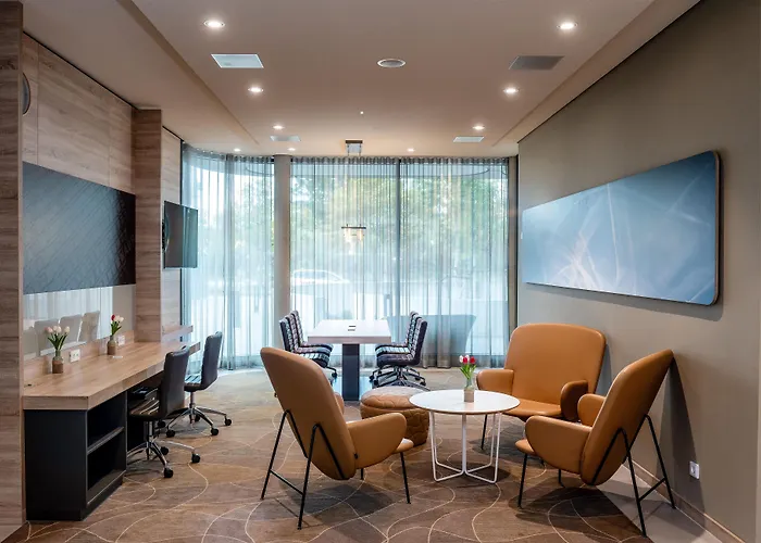 Отель Hampton By Hilton Frankfurt Airport 3*