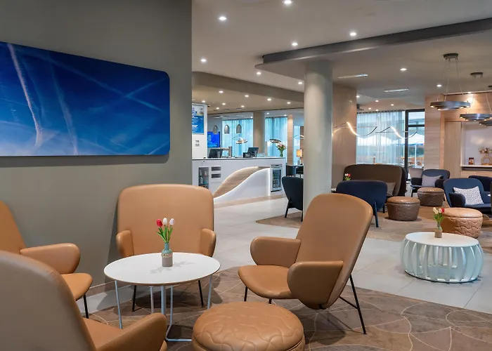 Отель Hampton By Hilton Frankfurt Airport 3*