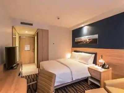 Hampton By Hilton Frankfurt Airport Отель